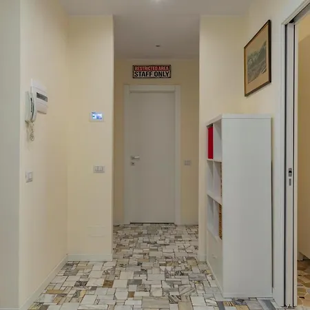 Joivy Modern 2bed Flat With Balcony, 250m From M5 Foppa And M2 Sant'agostino Милан