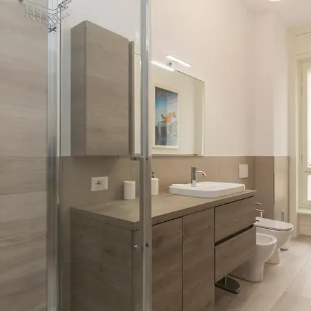 Joivy Modern 2bed Flat With Balcony, 250m From M5 Foppa And M2 Sant'agostino Apartment *