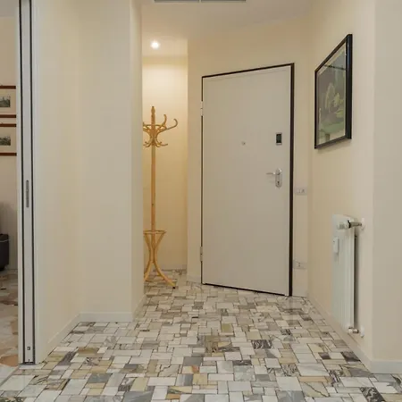 Joivy Modern 2bed Flat With Balcony, 250m From M5 Foppa And M2 Sant'agostino Milan