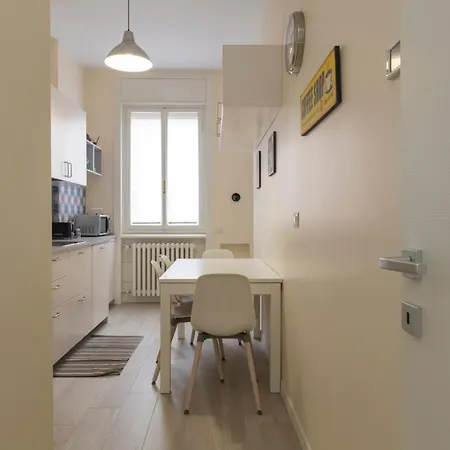 Joivy Modern 2bed Flat With Balcony, 250m From M5 Foppa And M2 Sant'agostino Apartment Milan