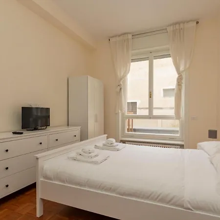 Joivy Modern 2bed Flat With Balcony, 250m From M5 Foppa And M2 Sant'agostino Милан
