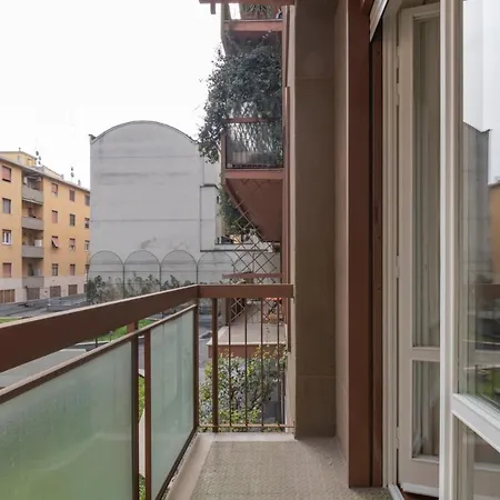 Joivy Modern 2bed Flat With Balcony, 250m From M5 Foppa And M2 Sant'agostino * Mediolan