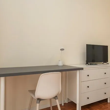 Apartment Joivy Modern 2bed Flat With Balcony, 250m From M5 Foppa And M2 Sant'agostino *