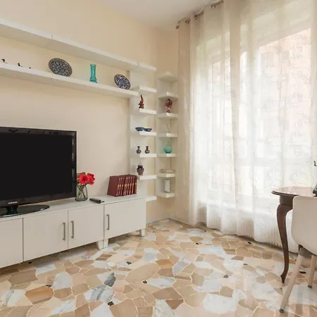 Апартаменты Joivy Modern 2bed Flat With Balcony, 250m From M5 Foppa And M2 Sant'agostino