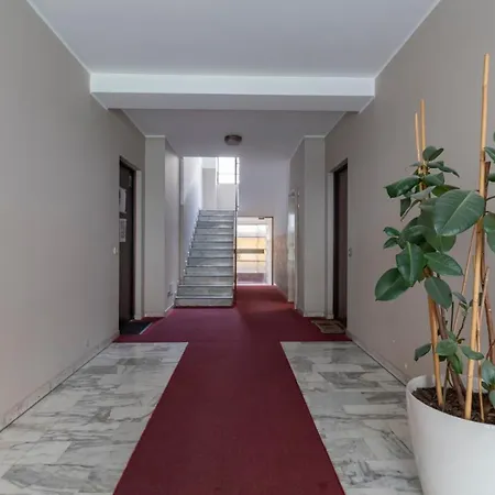 Apartment Joivy Modern 2bed Flat With Balcony, 250m From M5 Foppa And M2 Sant'agostino Milan