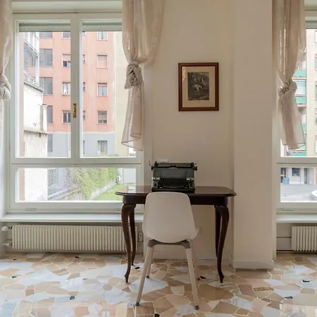 Joivy Modern 2bed Flat With Balcony, 250m From M5 Foppa And M2 Sant'agostino Apartment