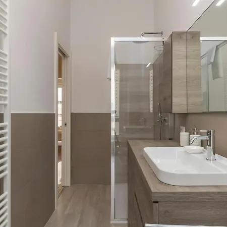 Joivy Modern 2bed Flat With Balcony, 250m From M5 Foppa And M2 Sant'agostino *