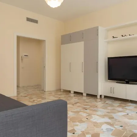 Joivy Modern 2bed Flat With Balcony, 250m From M5 Foppa And M2 Sant'agostino * Milan