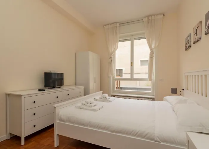 Joivy Modern 2bed Flat With Balcony, 250m From M5 Foppa And M2 Sant'agostino Mediolan