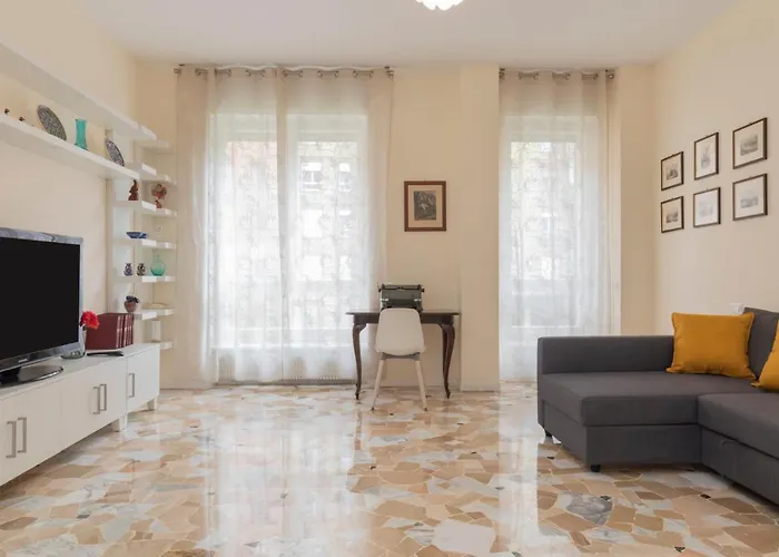 Apartament Joivy Modern 2bed Flat With Balcony, 250m From M5 Foppa And M2 Sant'agostino