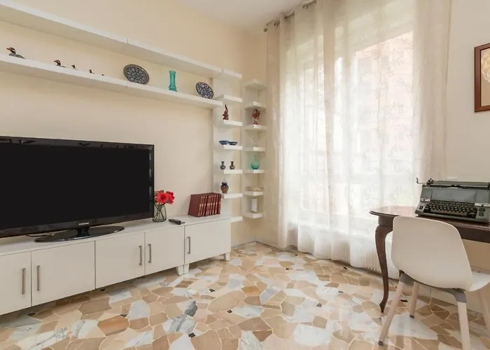 Apartament Joivy Modern 2bed Flat With Balcony, 250m From M5 Foppa And M2 Sant'agostino